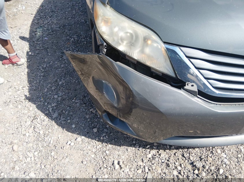 2012 Toyota Sienna VIN 5TDYK3DC1CS240212 IAAI salvage auction — SIDE, Salvage Title, sold $3,650 on 2026-08-01 (photo 6)