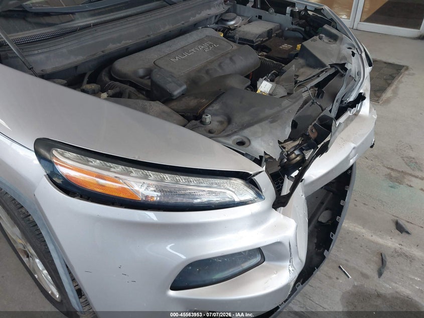 2018 Jeep Cherokee VIN 1C4PJLCB5JD531179 IAAI salvage auction — FRONT END, Rebuildable (Florida), sold $1,275 on 2026-08-16 (photo 6)