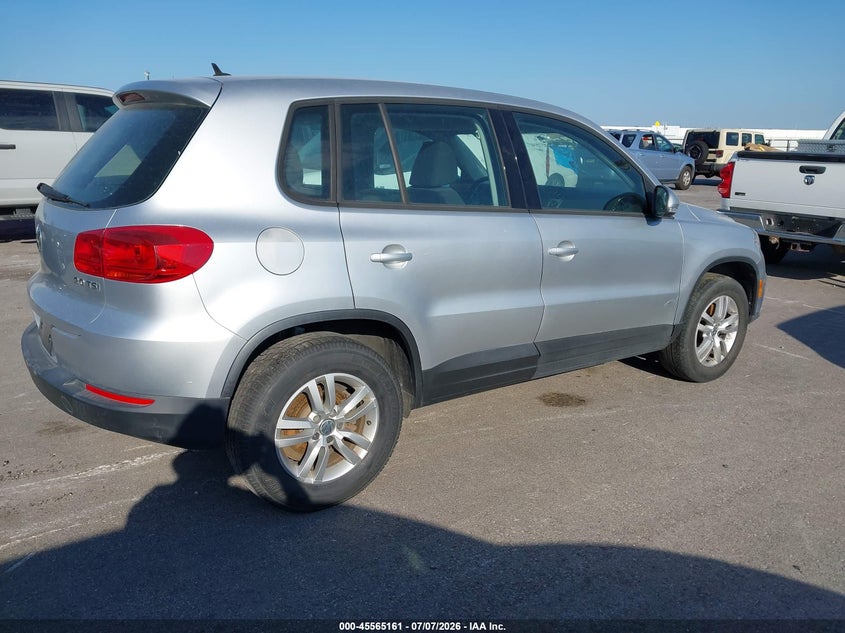 2012 Volkswagen Tiguan VIN WVGAV7AX4CW525781 IAAI salvage auction — NORMAL WEAR, Original (Texas), sold $475 on 2026-07-08 (photo 4)