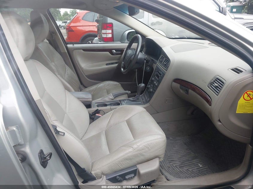 2001 Volvo V70 VIN YV1SW53D212101463 IAAI salvage auction — NORMAL WEAR, Clear (New York), sold $425 on 2026-07-28 (photo 5)