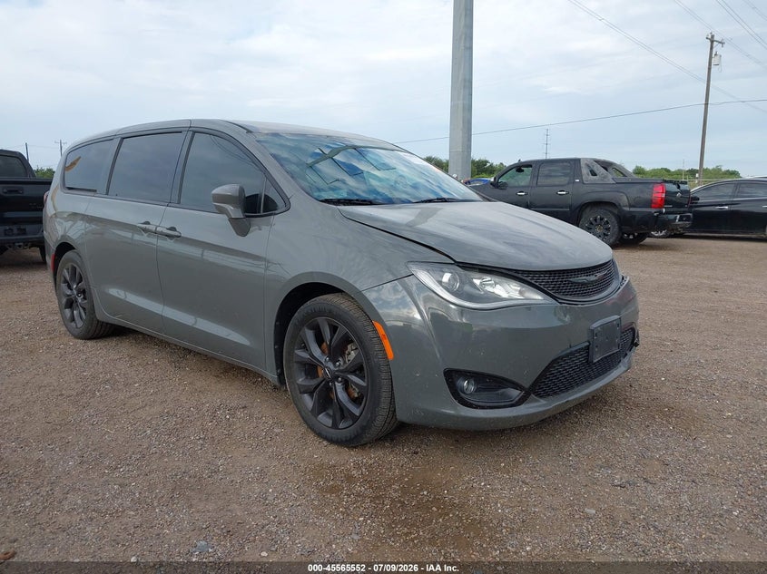 2020 Chrysler Pacifica VIN 2C4RC1FG0LR249711 IAAI salvage auction — FRONT END, Salvage Title, sold $5,400 on 2026-08-31 (photo 1)