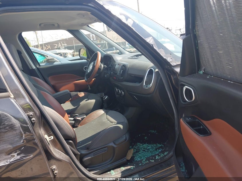 2014 Fiat 500l VIN ZFBCFADH1EZ022564 IAAI salvage auction — SIDE, Clear (Michigan), sold $750 on 2026-08-16 (photo 5)