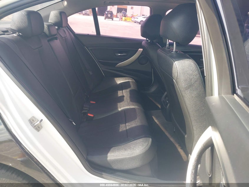 2017 BMW 3 series VIN WBA8A9C32HAC99846 IAAI salvage auction — NORMAL WEAR, Clear (Florida), sold $1,725 on 2026-07-30 (photo 8)