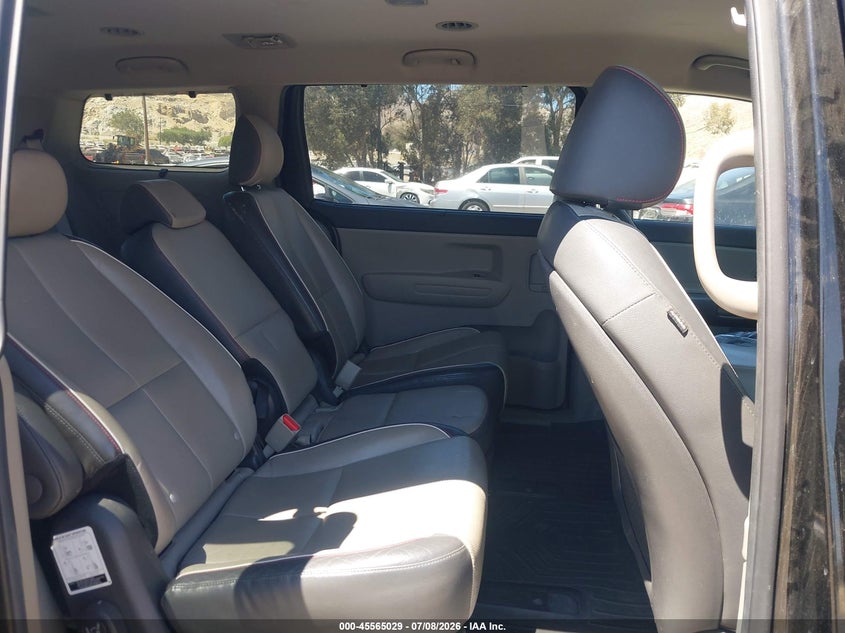 2017 Kia SEDONA VIN KNDMB5C14H6324929 IAAI salvage auction — NORMAL WEAR, Clear - Dealer Only (California), sold $900 on 2026-07-28 (photo 8)