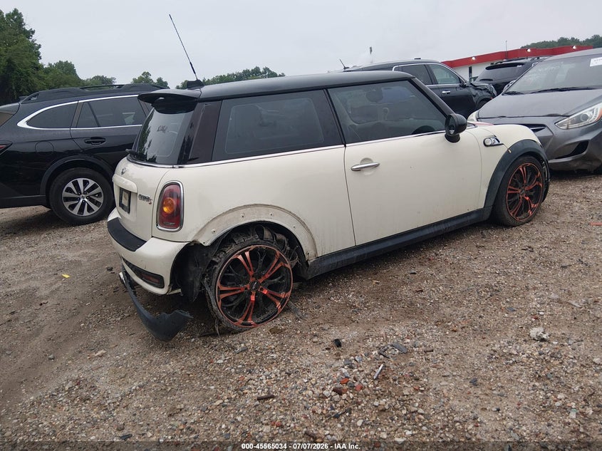 2013 Mini Hardtop VIN WMWSV3C55DT395989 IAAI salvage auction — NORMAL WEAR, Salvage Rebuilt (North Carolina), sold $275 on 2026-07-09 (photo 4)