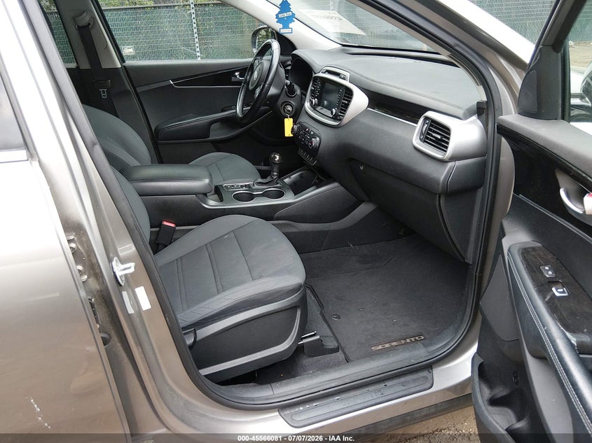 2017 Kia Sorento VIN 5XYPGDA52HG227384 IAAI salvage auction — ELECTRICAL, Clear (Virginia), sold $1,750 on 2026-07-11 (photo 5)