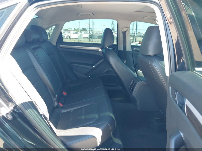 2017 Volkswagen Passat VIN 1VWBT7A34HC006036 IAAI salvage auction — NORMAL WEAR, Salvage Title, sold $1,000 on 2026-07-22 (photo 8)