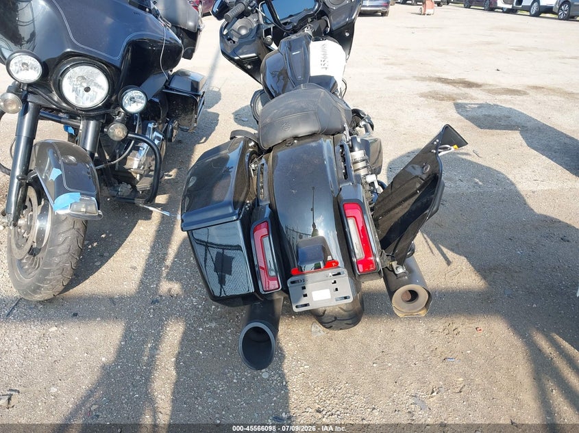 2024 Harley-davidson Road glide VIN 1HD1KH71XRB663698 IAAI salvage auction — RIGHT SIDE, Clear (Michigan), sold $10,500 on 2026-09-02 (photo 6)