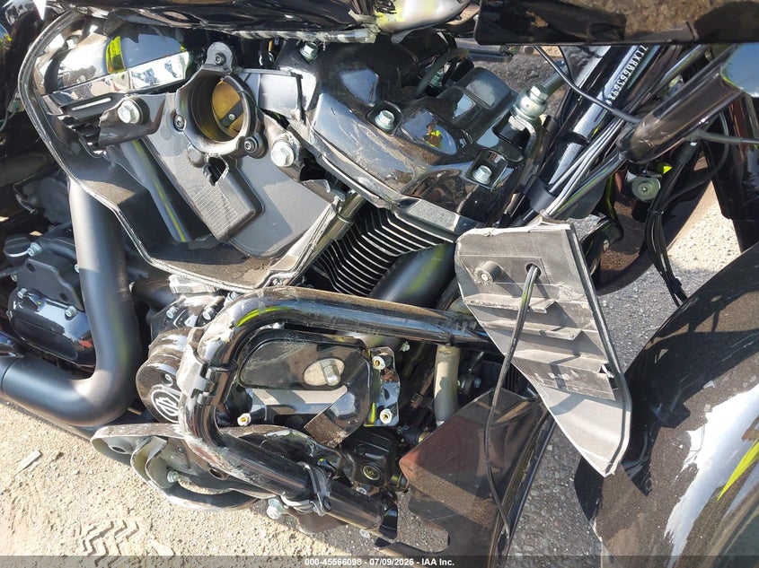 2024 Harley-davidson Road glide VIN 1HD1KH71XRB663698 IAAI salvage auction — RIGHT SIDE, Clear (Michigan), sold $10,500 on 2026-09-02 (photo 8)