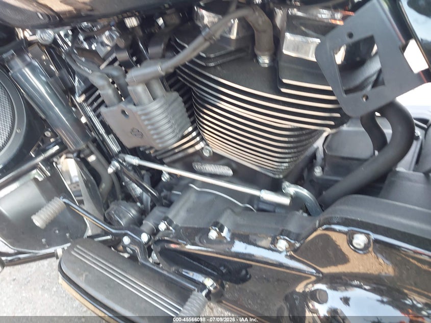 2024 Harley-davidson Road glide VIN 1HD1KH71XRB663698 IAAI salvage auction — RIGHT SIDE, Clear (Michigan), sold $10,500 on 2026-09-02 (photo 9)