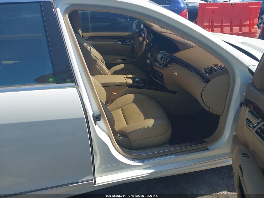 2011 Mercedes-benz S class VIN WDDNG7BB3BA396615 IAAI salvage auction — REAR END, Clear (Oklahoma), sold $25 on 2026-08-30 (photo 5)