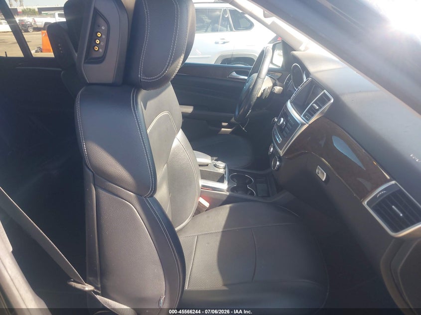 2012 Mercedes-benz M-klasse VIN 4JGDA5HB3CA001560 IAAI salvage auction — REAR END, Salvage Title, sold $2,150 on 2026-07-17 (photo 5)