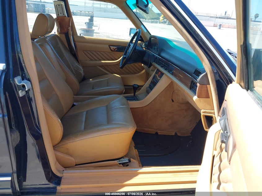 1990 Mercedes-benz 300 VIN WDBCA24D6LA505881 IAAI salvage auction — NORMAL WEAR, Clear - Dealer Only (California), sold $2,625 on 2026-07-15 (photo 5)