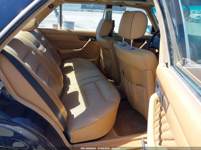 1990 Mercedes-benz 300 VIN WDBCA24D6LA505881 IAAI salvage auction — NORMAL WEAR, Clear - Dealer Only (California), sold $2,625 on 2026-07-15 (photo 8)