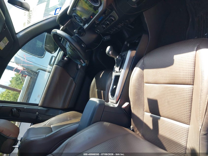 2017 Toyota Tacoma VIN 5TFEZ5CN7HX045245 IAAI salvage auction — NORMAL WEAR, Original (Texas), sold $17,800 on 2026-07-29 (photo 5)