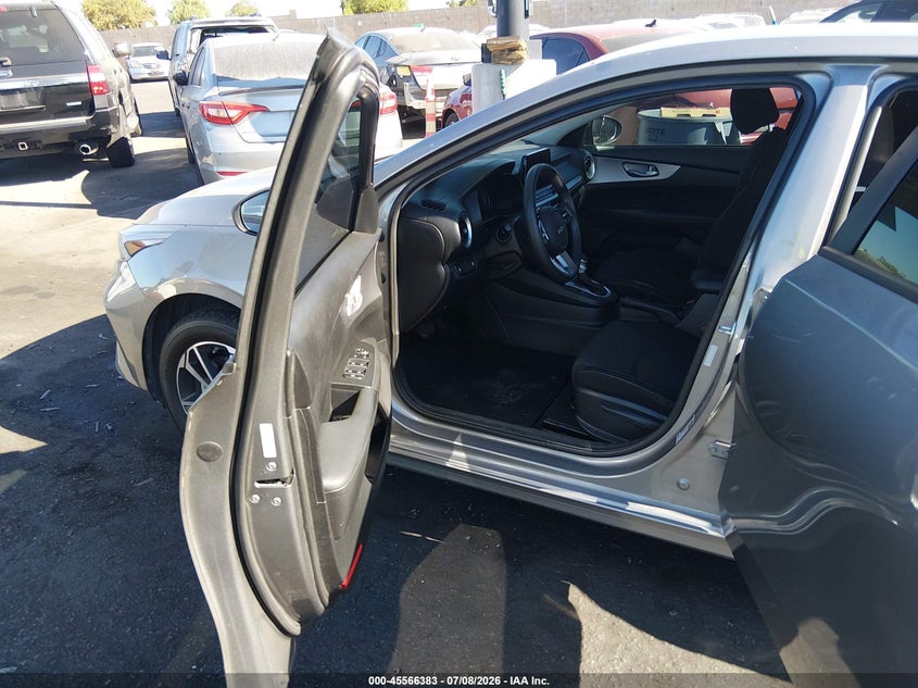 2022 Kia Forte VIN 3KPF24AD5NE468401 IAAI salvage auction — REAR END, Salvage Title, sold $2,650 on 2026-07-31 (photo 5)