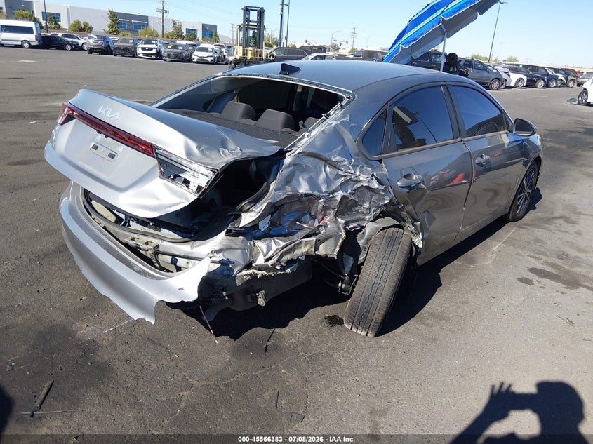 2022 Kia Forte VIN 3KPF24AD5NE468401 IAAI salvage auction — REAR END, Salvage Title, sold $2,650 on 2026-07-31 (photo 6)