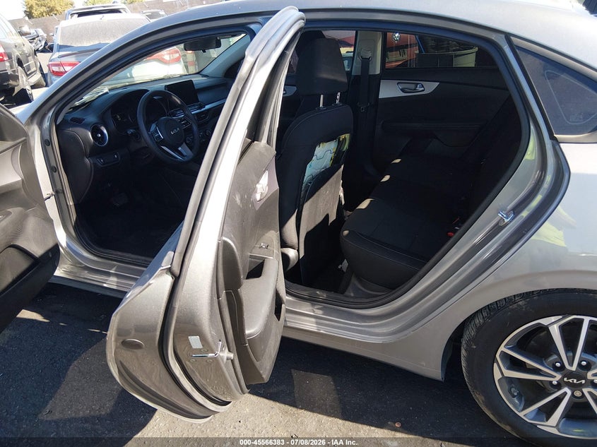 2022 Kia Forte VIN 3KPF24AD5NE468401 IAAI salvage auction — REAR END, Salvage Title, sold $2,650 on 2026-07-31 (photo 8)