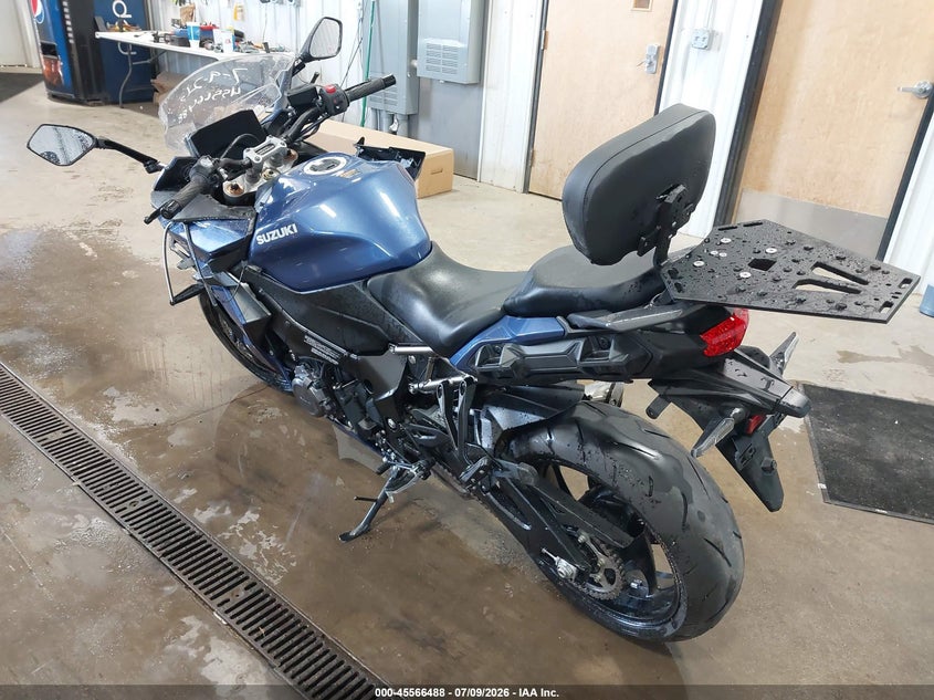 2022 Suzuki Gsx VIN JS1EK12B7N7100397 IAAI salvage auction — ROLLOVER, Salvage Title, sold $1,050 on 2026-07-30 (photo 3)