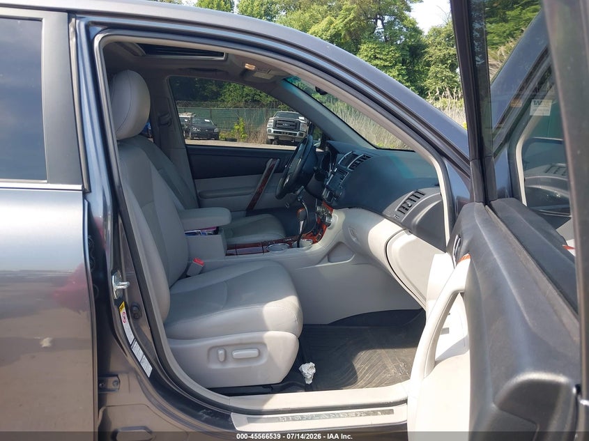 2013 Toyota Highlander VIN 5TDDK3EH5DS262238 IAAI salvage auction — NORMAL WEAR, Clear-Dealer Only (Kentucky), sold $5,900 on 2026-07-16 (photo 5)