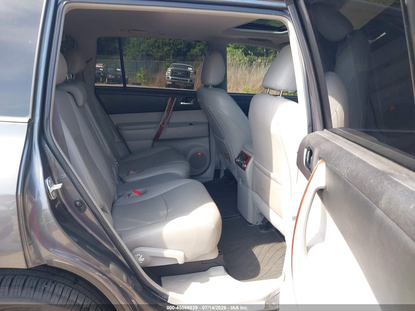 2013 Toyota Highlander VIN 5TDDK3EH5DS262238 IAAI salvage auction — NORMAL WEAR, Clear-Dealer Only (Kentucky), sold $5,900 on 2026-07-16 (photo 8)