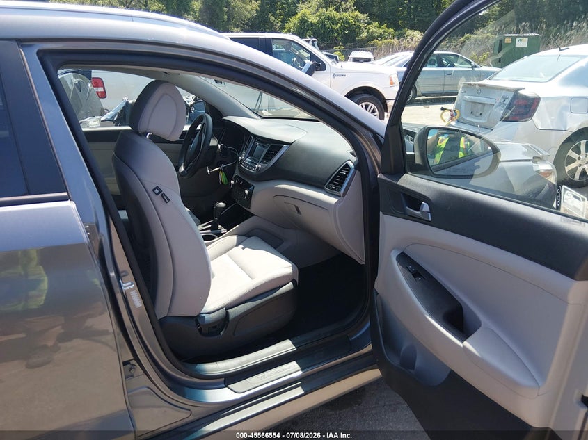 2017 Hyundai Tucson VIN KM8J33A49HU254031 IAAI salvage auction — UNKNOWN, Salvage Title, sold $2,350 on 2026-08-02 (photo 5)