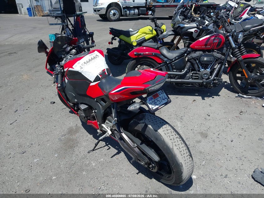 2017 Honda Cbr VIN JH2SC7714HK000095 IAAI salvage auction — FRONT END, Salvage Certificate (California), sold $125 on 2026-07-29 (photo 3)