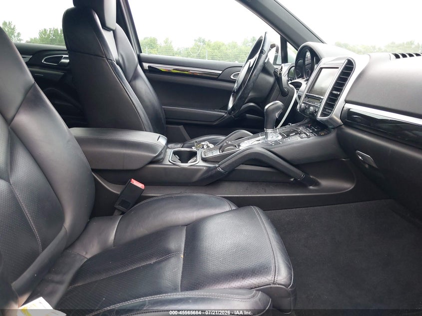 2012 Porsche Cayenne VIN WP1AA2A2XCLA01381 IAAI salvage auction — SIDE, Salvage (Connecticut), sold $1,650 on 2026-07-25 (photo 5)