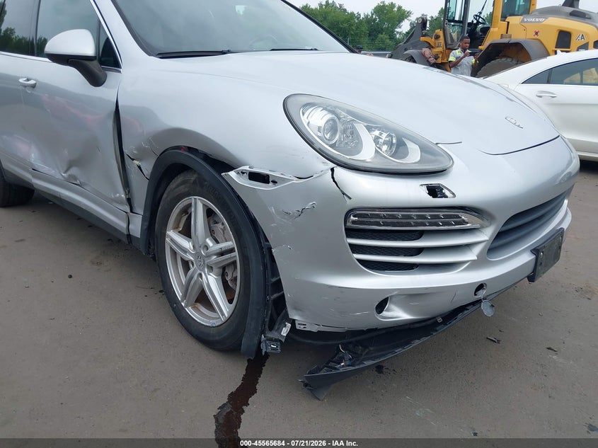 2012 Porsche Cayenne VIN WP1AA2A2XCLA01381 IAAI salvage auction — SIDE, Salvage (Connecticut), sold $1,650 on 2026-07-25 (photo 6)