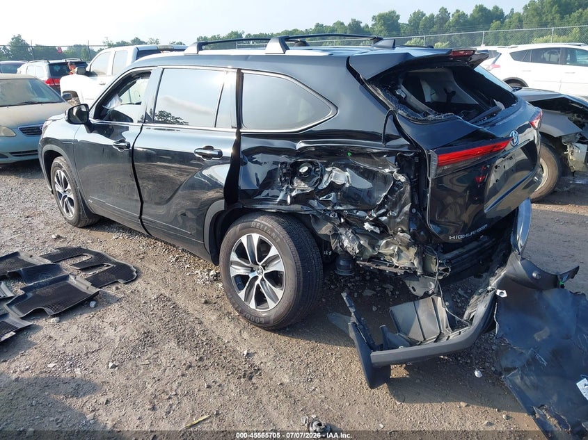 2022 Toyota Highlander VIN 5TDGBRCH0NS561706 IAAI salvage auction — REAR END, Salvage (Kentucky), sold $13,000 on 2026-07-31 (photo 3)