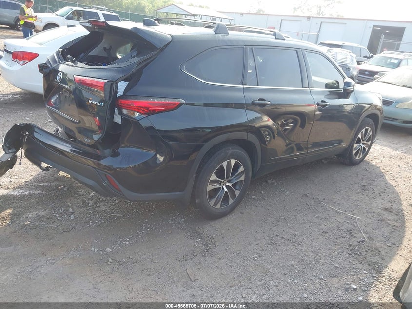 2022 Toyota Highlander VIN 5TDGBRCH0NS561706 IAAI salvage auction — REAR END, Salvage (Kentucky), sold $13,000 on 2026-07-31 (photo 4)