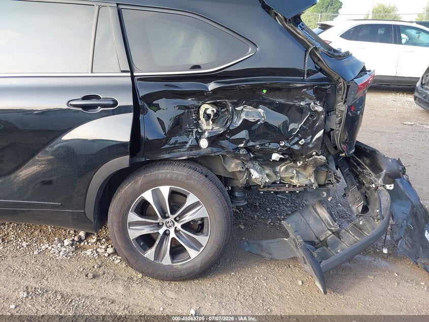 2022 Toyota Highlander VIN 5TDGBRCH0NS561706 IAAI salvage auction — REAR END, Salvage (Kentucky), sold $13,000 on 2026-07-31 (photo 6)