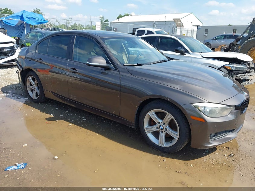 2015 BMW 3er VIN WBA3D3C58FK158090 IAAI salvage auction — REAR END, Salvage Title, sold $5,050 on 2026-08-06 (photo 1)