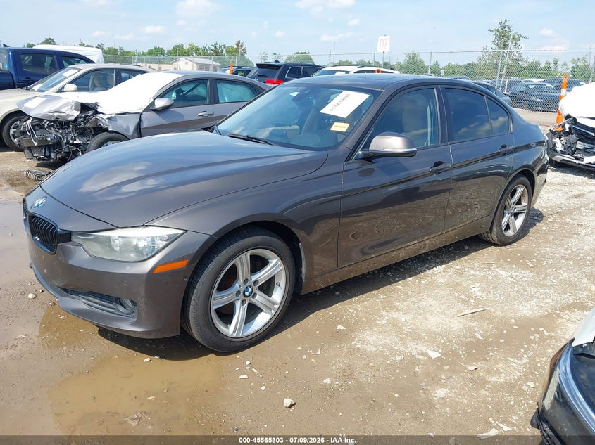 2015 BMW 3er VIN WBA3D3C58FK158090 IAAI salvage auction — REAR END, Salvage Title, sold $5,050 on 2026-08-06 (photo 2)