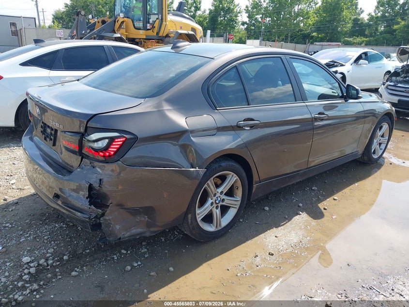2015 BMW 3er VIN WBA3D3C58FK158090 IAAI salvage auction — REAR END, Salvage Title, sold $5,050 on 2026-08-06 (photo 4)