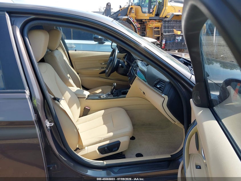 2015 BMW 3er VIN WBA3D3C58FK158090 IAAI salvage auction — REAR END, Salvage Title, sold $5,050 on 2026-08-06 (photo 5)