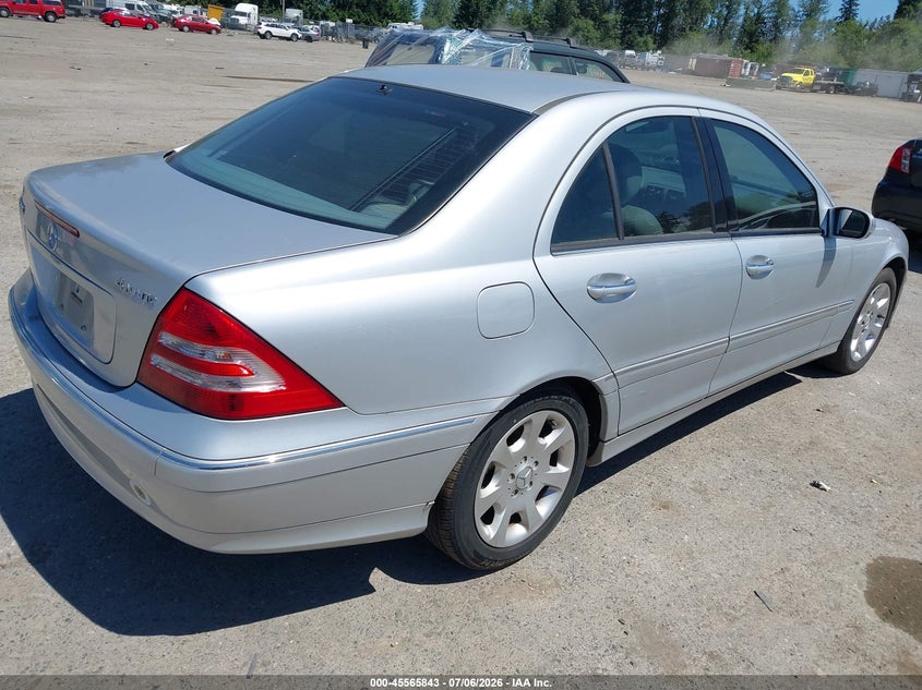 2006 Mercedes-benz C class VIN WDBRF92H86F810154 IAAI salvage auction — NORMAL WEAR, Rebuilt-Non-Public (Washington), sold $425 on 2026-07-29 (photo 4)