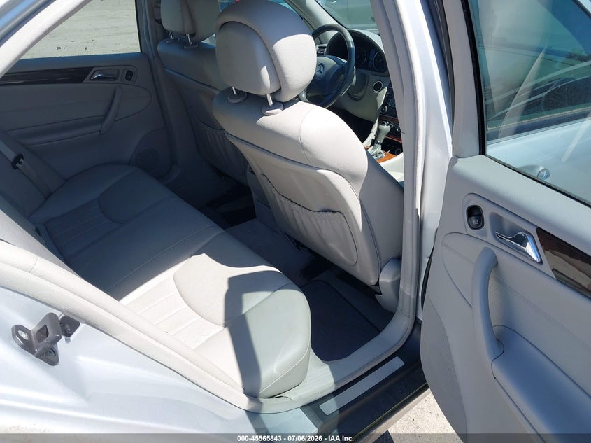 2006 Mercedes-benz C class VIN WDBRF92H86F810154 IAAI salvage auction — NORMAL WEAR, Rebuilt-Non-Public (Washington), sold $425 on 2026-07-29 (photo 8)