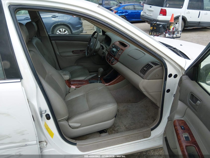 2004 Toyota Camry VIN JTDBE30K940256043 IAAI salvage auction — NORMAL WEAR, Clear (Kansas), sold $400 on 2026-07-31 (photo 5)