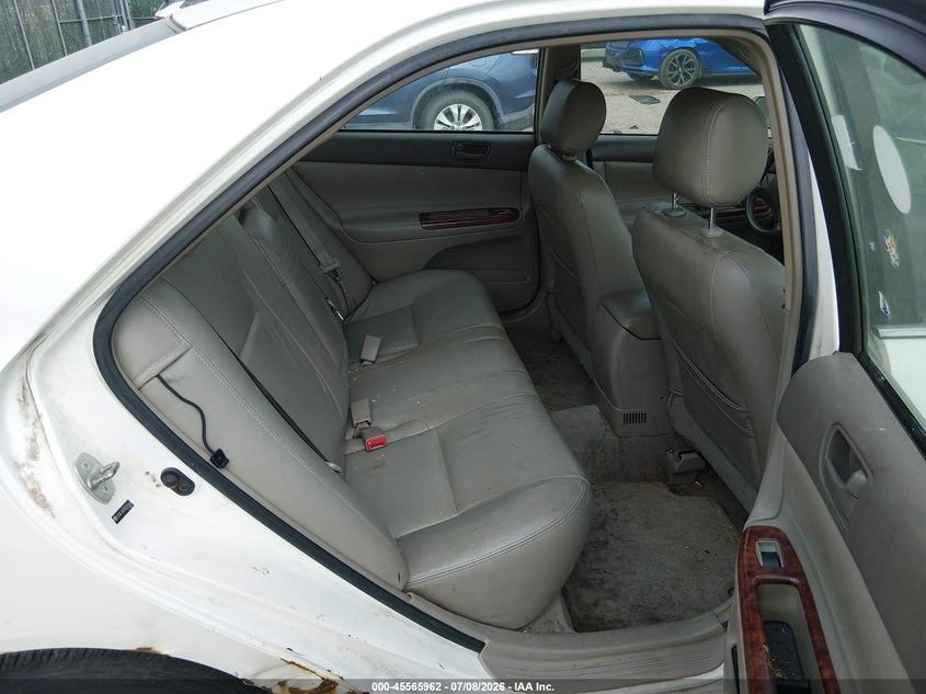 2004 Toyota Camry VIN JTDBE30K940256043 IAAI salvage auction — NORMAL WEAR, Clear (Kansas), sold $400 on 2026-07-31 (photo 8)