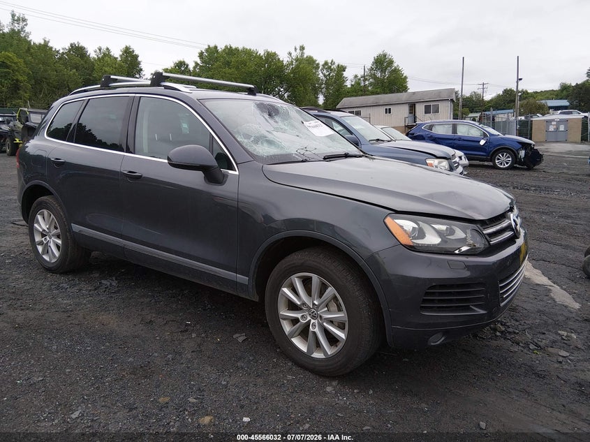 2014 Volkswagen Touareg VIN WVGEF9BP7ED001192 IAAI salvage auction — STORM DAMAGE, Salvage (Pennsylvania), sold $1,300 on 2026-08-11 (photo 1)