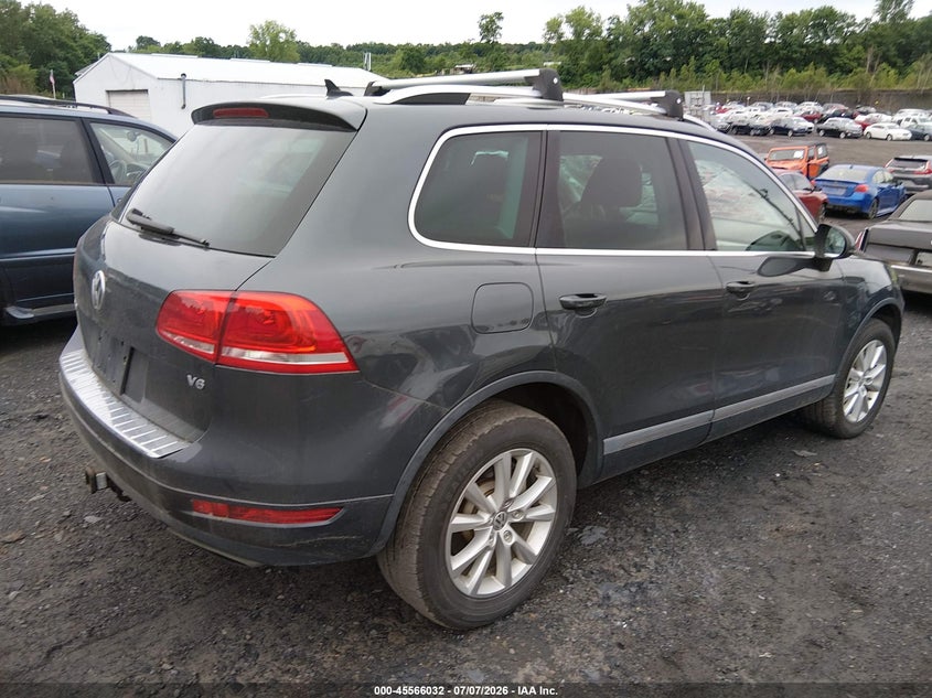 2014 Volkswagen Touareg VIN WVGEF9BP7ED001192 IAAI salvage auction — STORM DAMAGE, Salvage (Pennsylvania), sold $1,300 on 2026-08-11 (photo 4)