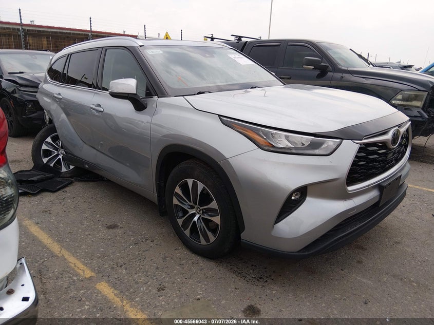 2020 Toyota Highlander VIN 5TDHZRBH7LS000854 — IAAI salvage auction photo