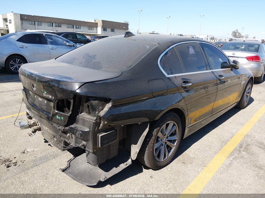 2016 BMW 5er VIN WBA5A5C55GG353789 IAAI salvage auction — REAR END, Wait Title, sold $2,800 on 2026-08-11 (photo 4)