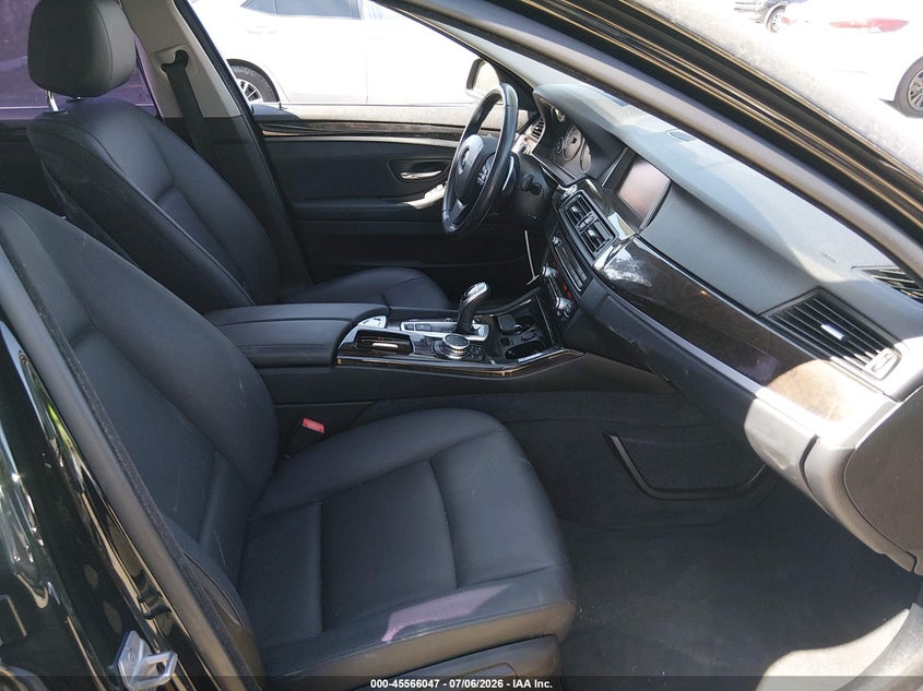 2016 BMW 5er VIN WBA5A5C55GG353789 IAAI salvage auction — REAR END, Wait Title, sold $2,800 on 2026-08-11 (photo 5)