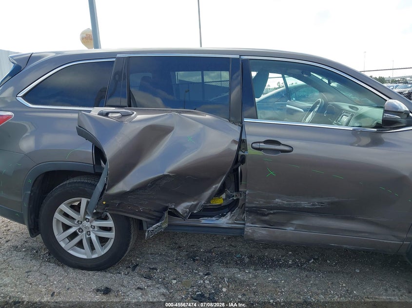 2014 Toyota Highlander VIN 5TDZARFH1ES004505 IAAI salvage auction — RIGHT SIDE, Salvage Title, sold $5,800 on 2026-07-23 (photo 6)