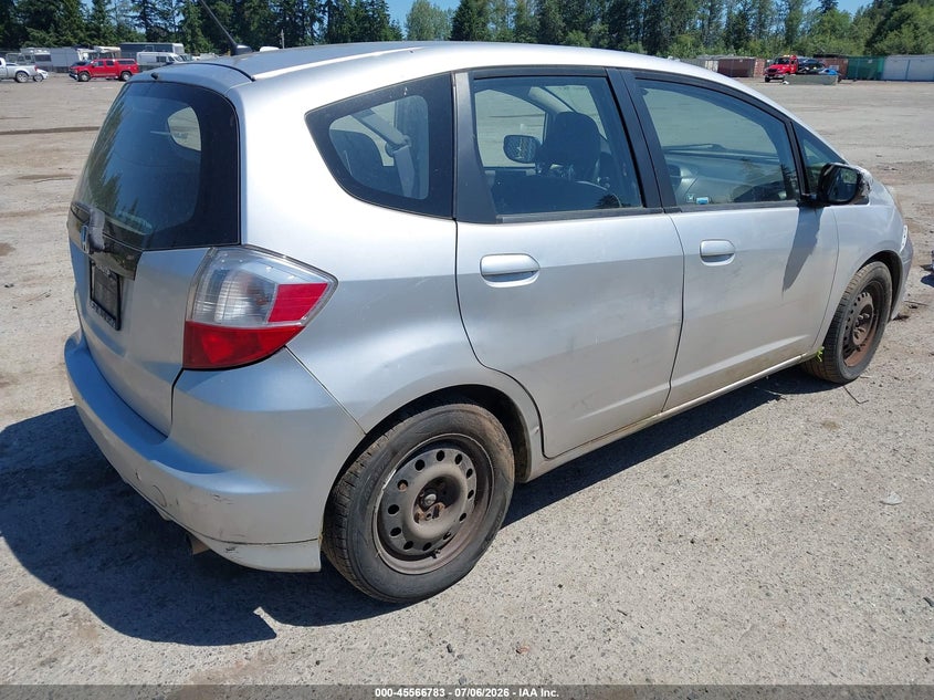 2013 Honda Fit VIN JHMGE8H38DC023087 IAAI salvage auction — NORMAL WEAR, Clear (Washington), sold $400 on 2026-07-29 (photo 4)