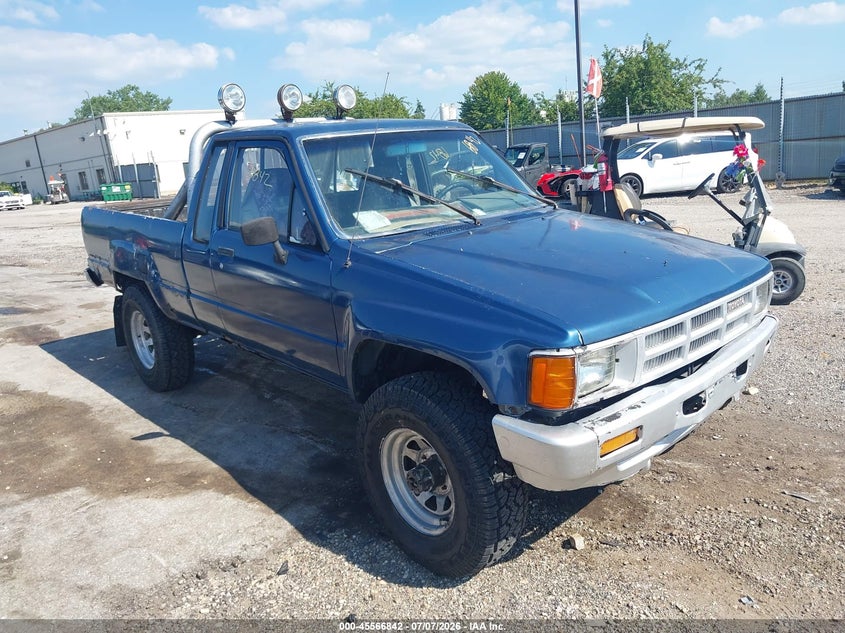 1985 Toyota Pickup VIN JT4RN66D2F5085313 IAAI salvage auction — NORMAL WEAR, Clear (Illinois), sold $1,800 on 2026-07-29 (photo 1)