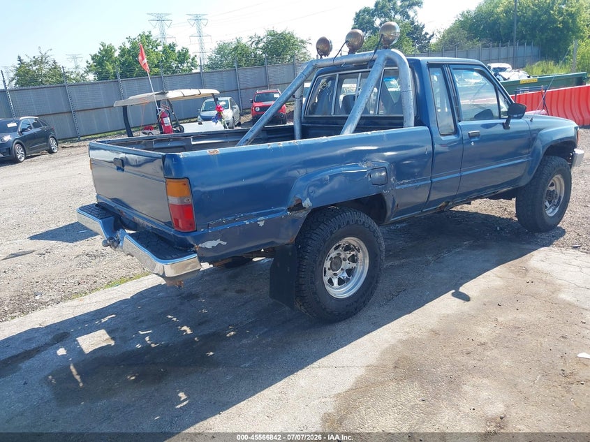 1985 Toyota Pickup VIN JT4RN66D2F5085313 IAAI salvage auction — NORMAL WEAR, Clear (Illinois), sold $1,800 on 2026-07-29 (photo 4)