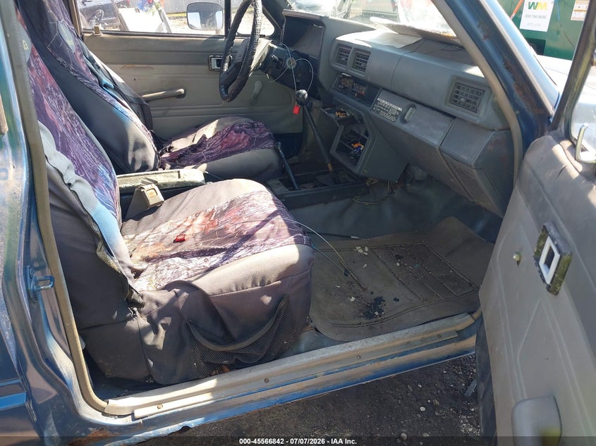 1985 Toyota Pickup VIN JT4RN66D2F5085313 IAAI salvage auction — NORMAL WEAR, Clear (Illinois), sold $1,800 on 2026-07-29 (photo 5)